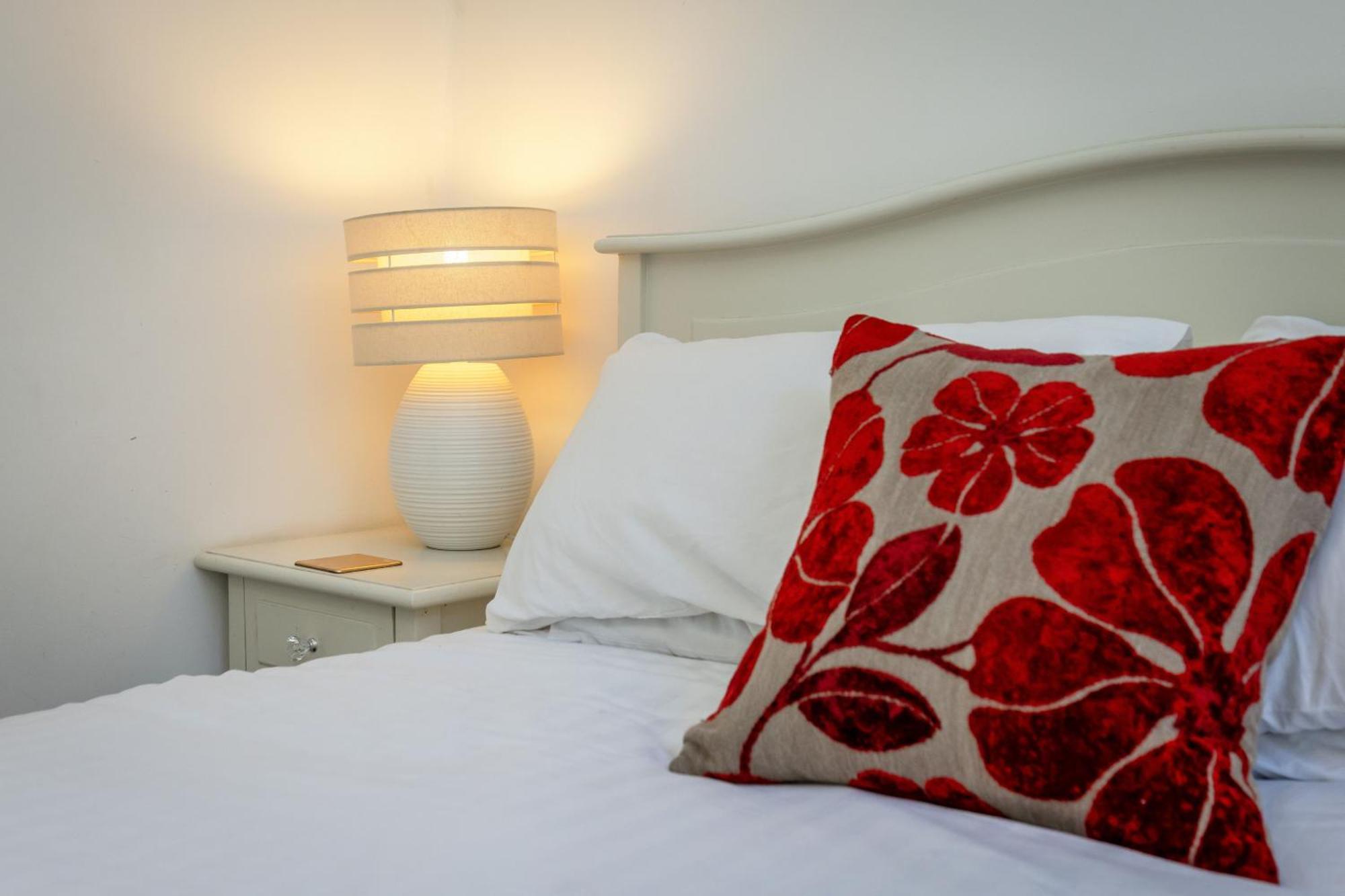 Traditional 3 Bedroom Quiet Duplex Flat By High St, Trams And Buses - Just 1-5 Miles To Centre EDI Eksteriør billede