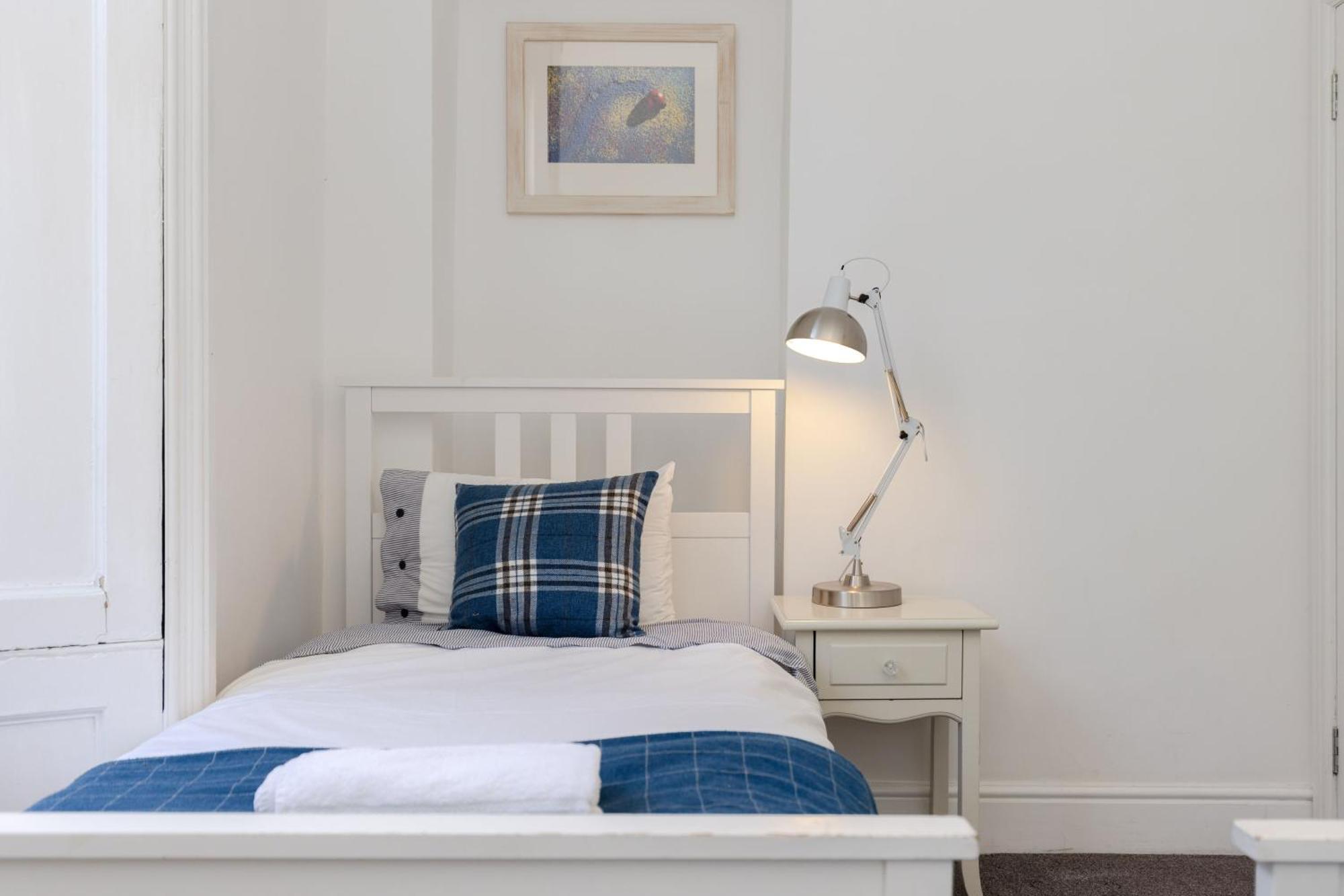 Traditional 3 Bedroom Quiet Duplex Flat By High St, Trams And Buses - Just 1-5 Miles To Centre EDI Eksteriør billede
