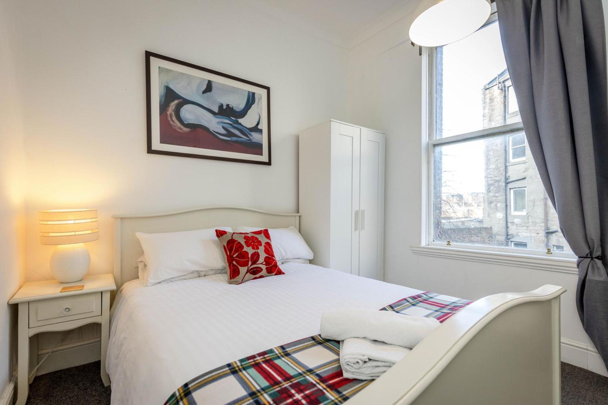 Traditional 3 Bedroom Quiet Duplex Flat By High St, Trams And Buses - Just 1-5 Miles To Centre EDI Eksteriør billede