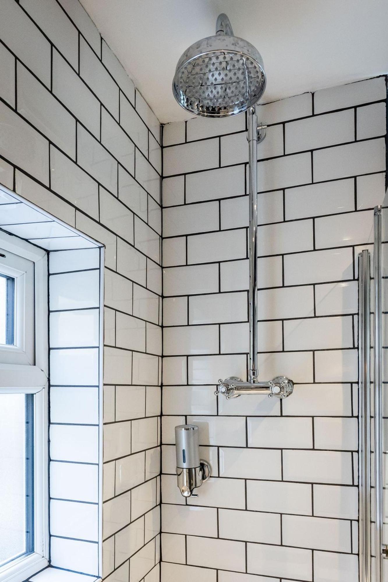Traditional 3 Bedroom Quiet Duplex Flat By High St, Trams And Buses - Just 1-5 Miles To Centre EDI Eksteriør billede