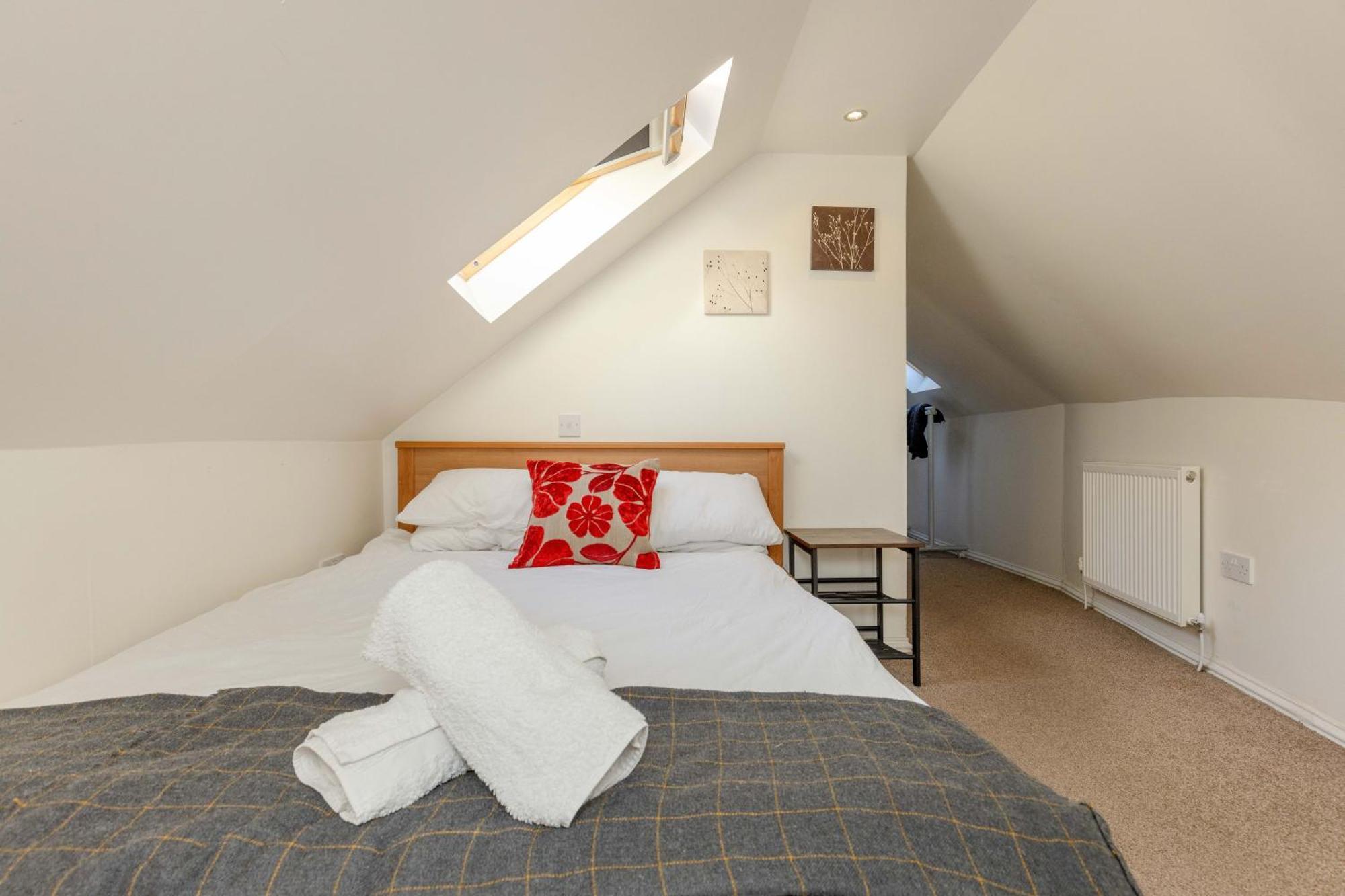 Traditional 3 Bedroom Quiet Duplex Flat By High St, Trams And Buses - Just 1-5 Miles To Centre EDI Eksteriør billede