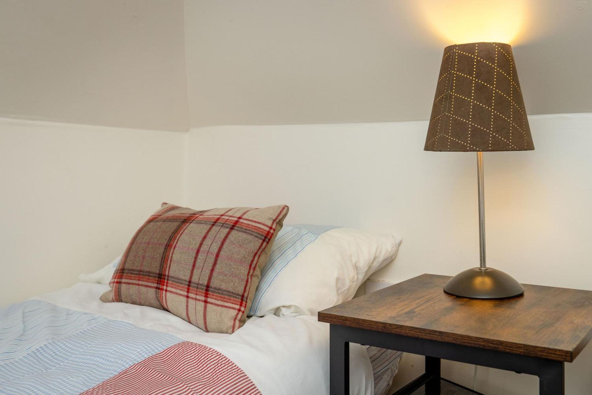 Traditional 3 Bedroom Quiet Duplex Flat By High St, Trams And Buses - Just 1-5 Miles To Centre EDI Eksteriør billede